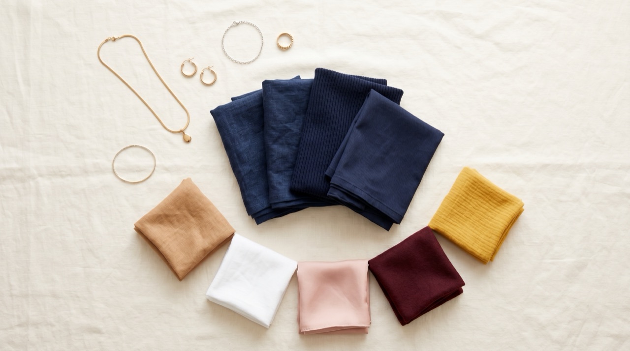 Colors That Go With Navy Blue (For Your Undertone)